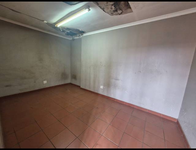 300M² WAREHOUSE TO LET IN BENROSE